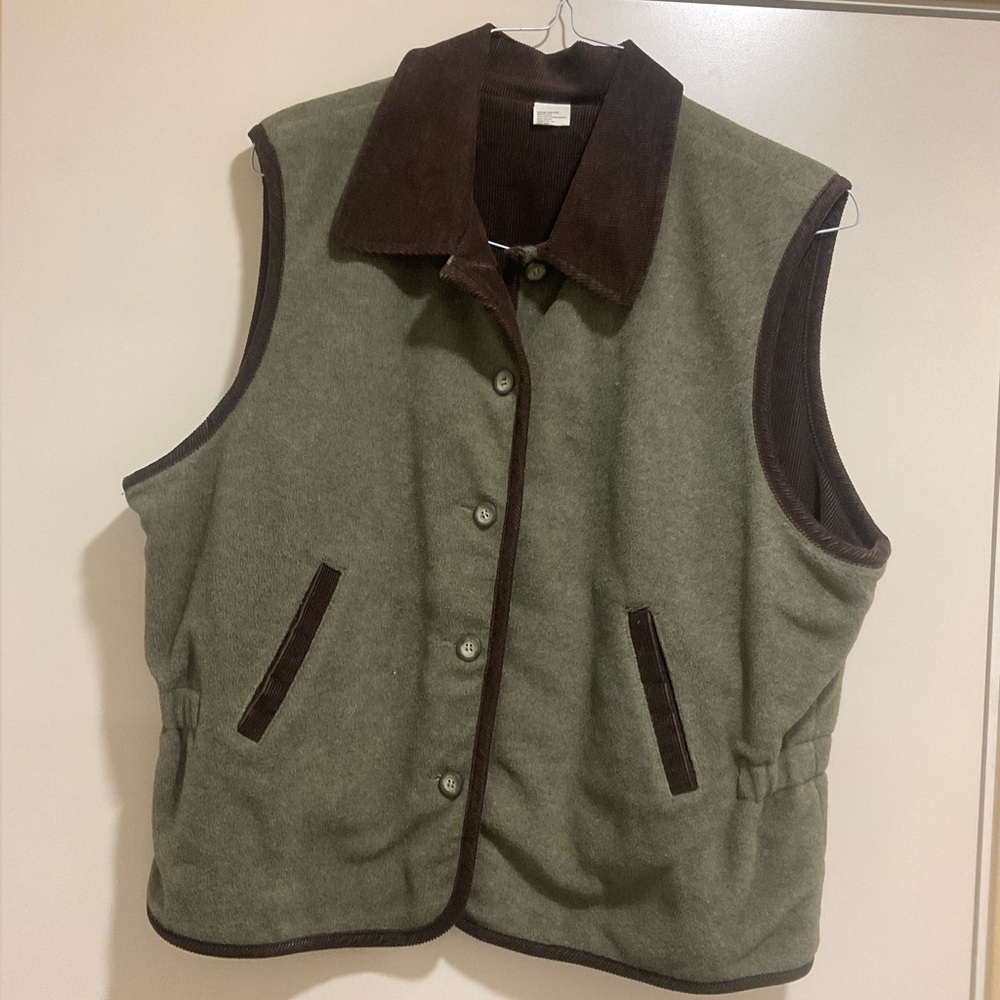 Beautiful Reversible Warm and Soft Stylish Vest in Gray and Brown Sz L
